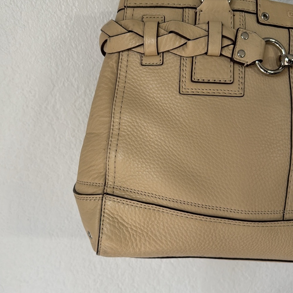 🆕‎ Coach Hamptons Satchel - Picture 3 of 10